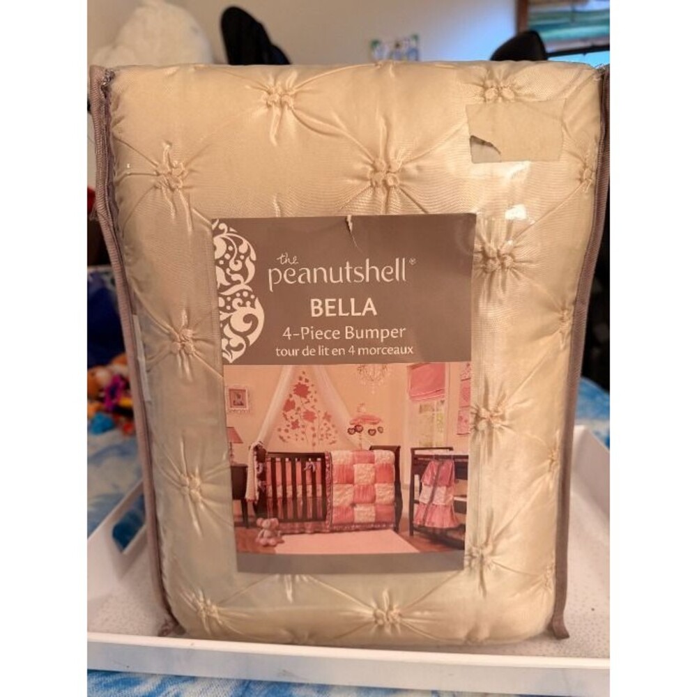 The Peanut shell Bella